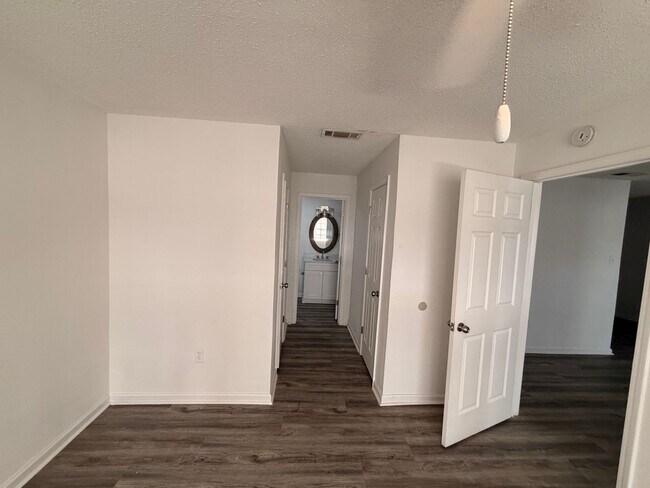 Building Photo - 109 Limoges St