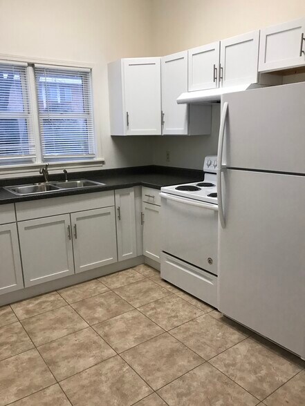 Building Photo - 1431 E 1st St