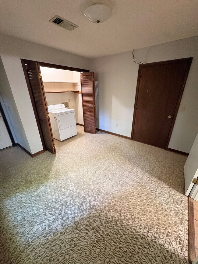 Building Photo - Charming 3-Bed, 2-Bath Home with 1623 sq. ft. of Comfort in the North Side of Tallahassee!