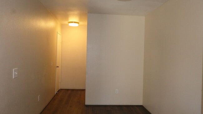 Building Photo - Beautiful 3 bedrooms corner unit condo located in Poway.