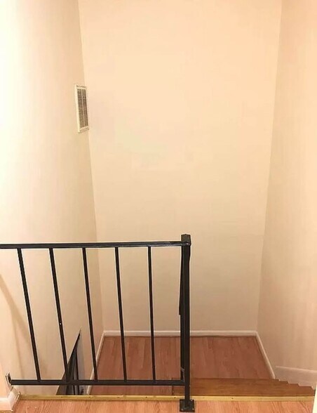 Building Photo - 1927 Fort Monroe Ct