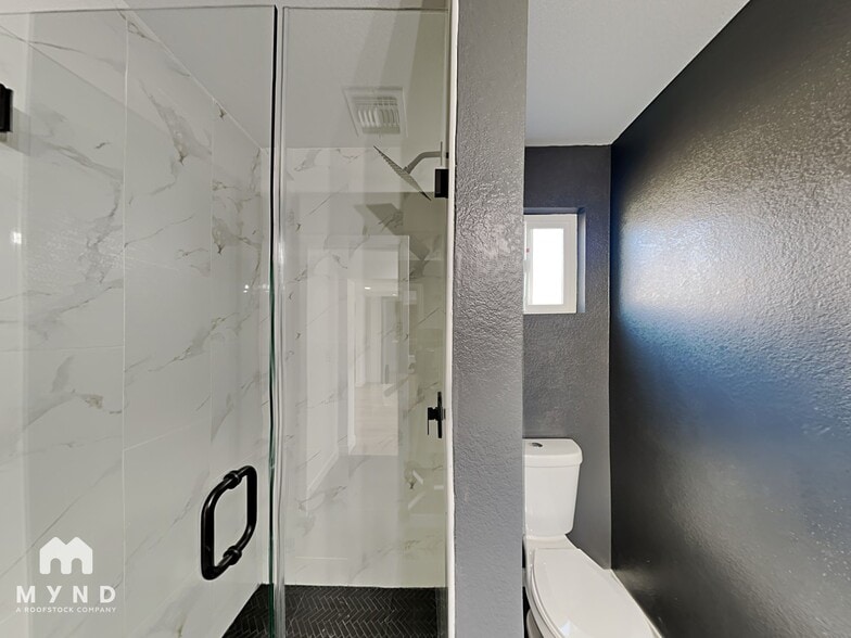 Building Photo - 7520 E Portland St