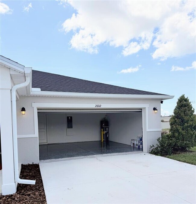 Building Photo - 2602 Lola Ln