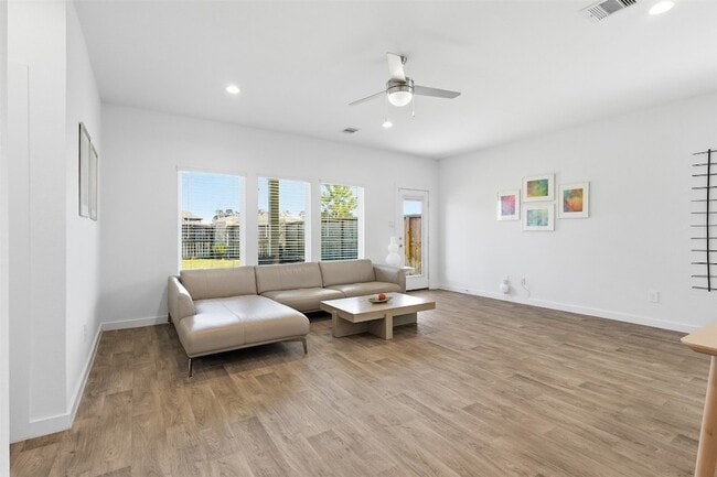 Building Photo - 14280 Big Bnd Dr