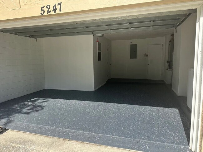 Building Photo - For Rent: Orlando, FL 3 Bed + Office | 2 B...