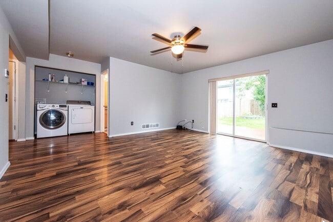 Building Photo - 12105 Woodchase Cir