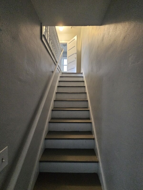 Building Photo - 1852 E 32nd St