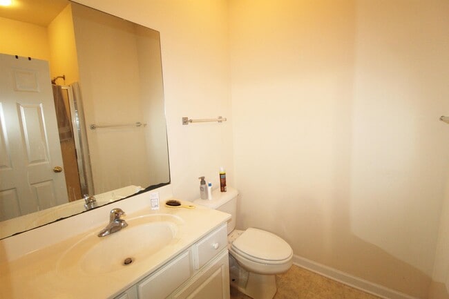 Building Photo - 1119A Southbend Dr