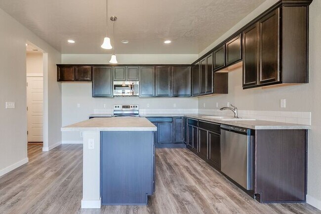 Building Photo - Roe Street Townhomes