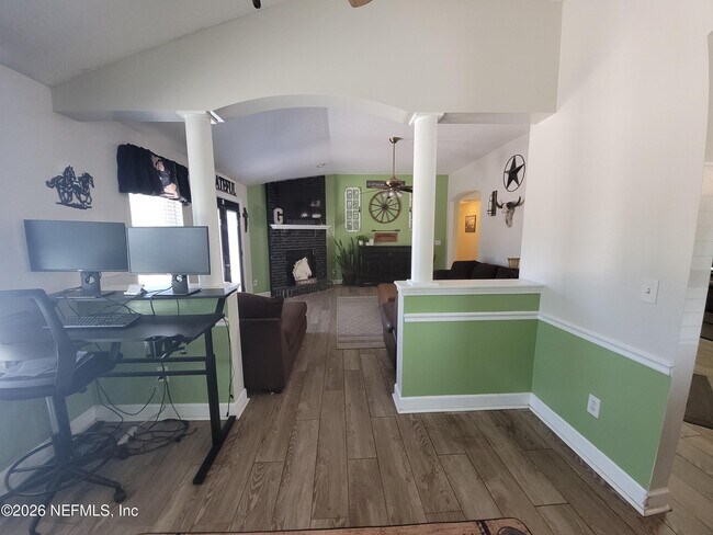 Building Photo - 906 County Rd 217