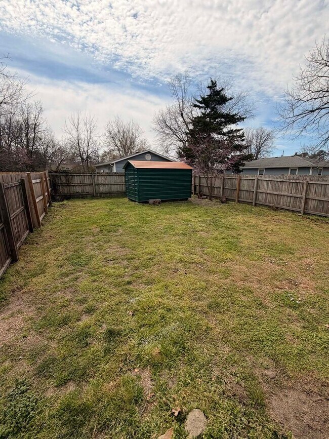 Building Photo - 408 E 41st St