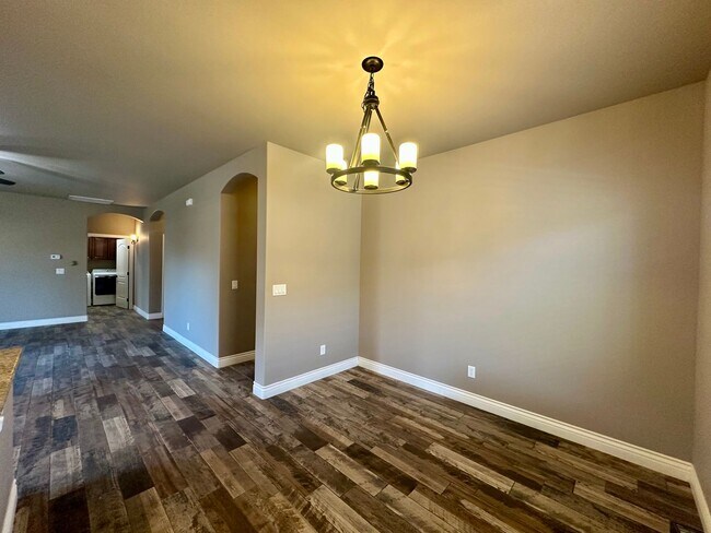 Building Photo - Gorgeous 3 bedroom, 2 bathroom home with 3 car garage