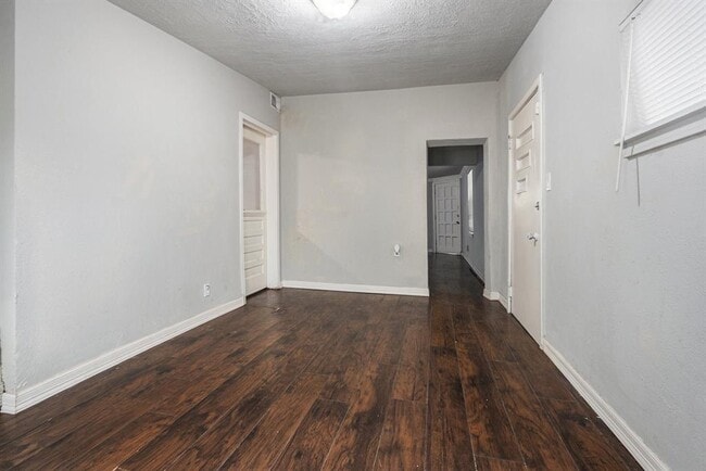 Building Photo - 1014 Dolly Wright St
