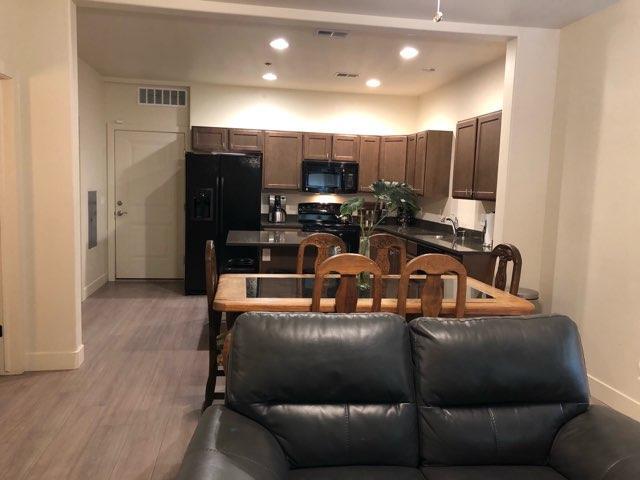 Building Photo - 10398 S Clarks Hill Dr