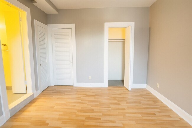 Building Photo - 140 Chestnut St