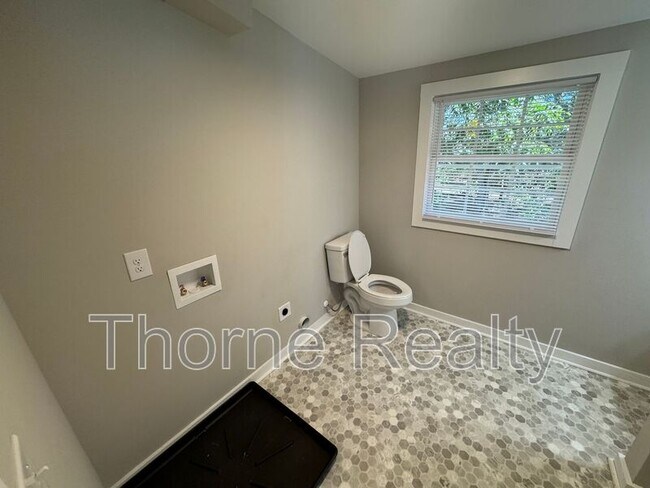 Building Photo - 813 Belleview Ave