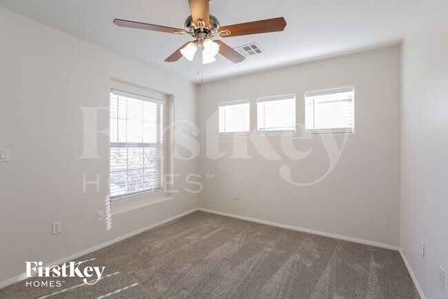 Building Photo - 4009 N Kindhearted Ct