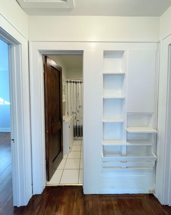 Building Photo - Updated 2 bedroom home