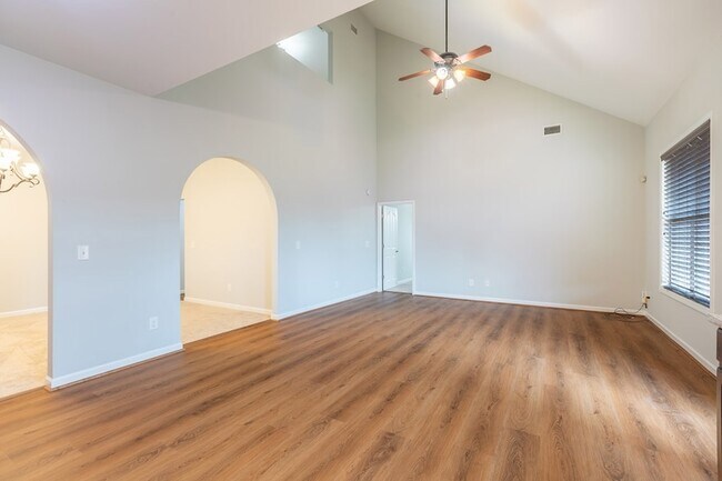 Building Photo - 4525 Village Ct