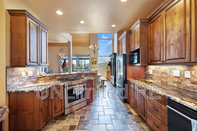 Building Photo - 674 Crosscreek Dr