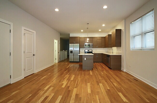 Primary Photo - 1956 W Ohio St