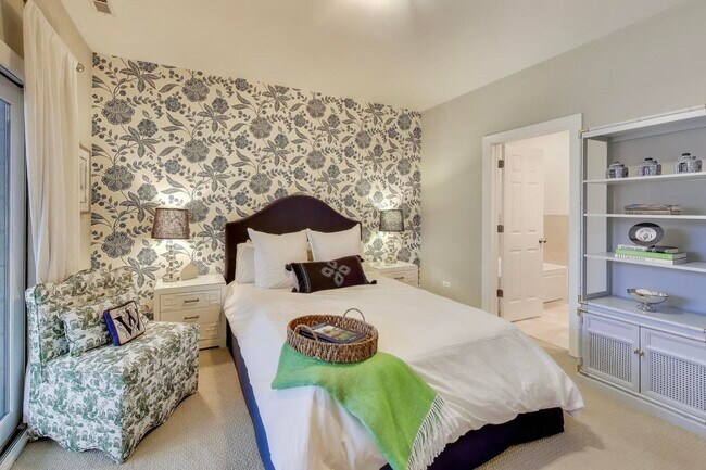 Building Photo - 1529 N Mohawk St