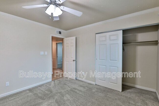 Building Photo - 2334 W Calle Iglesia Ave