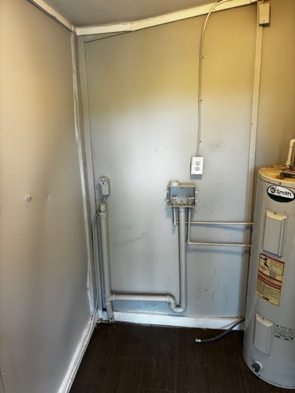 Building Photo - 7121 Bloxham Ave