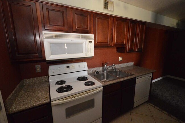 Building Photo - 2nd Floor Condo in a Gated Community