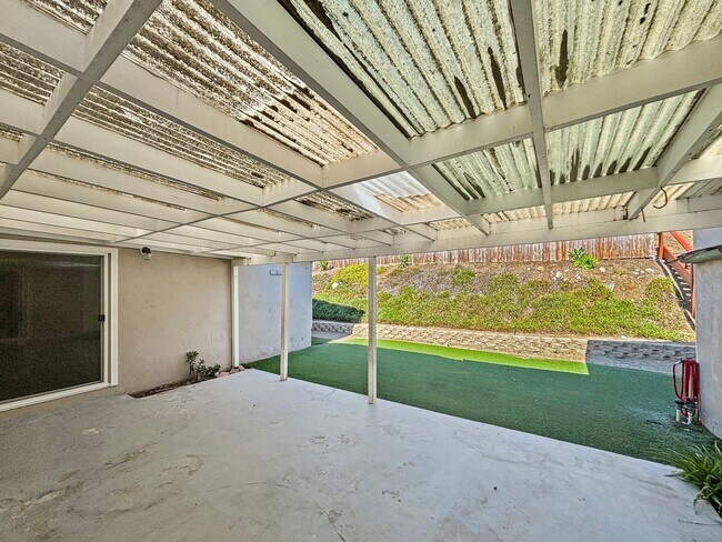 Building Photo - Beautiful 5BD/3BA House Near SDSU W/ W/D, ...
