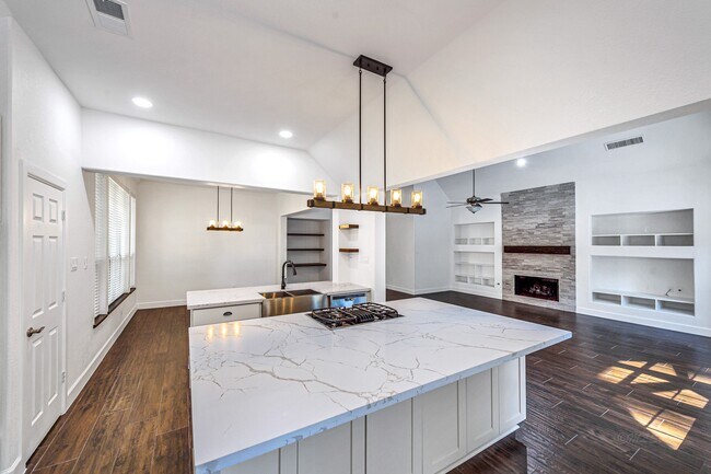 Building Photo - 6 Old River Pl