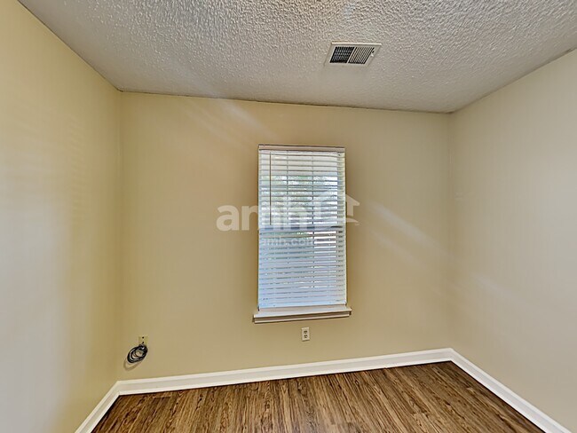 Building Photo - 5534 Ross Rd