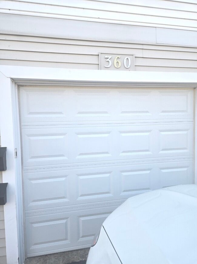 Building Photo - 360 W Inverrary Ln