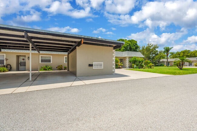 Building Photo - Golf Course Condo on Seven Springs Golf and Country Club