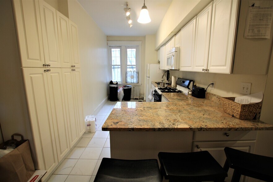 Building Photo - 1868 Commonwealth Ave