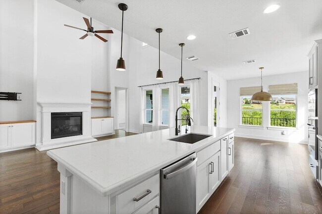 Building Photo - 829 Dayridge Dr