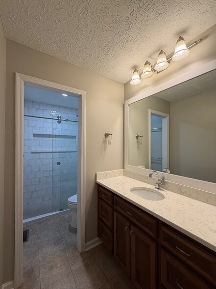 Building Photo - 1170 Lois Ln