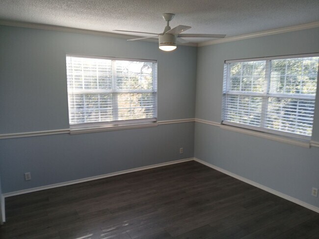 Building Photo - Charming Coastal Rental at Bald Point FL