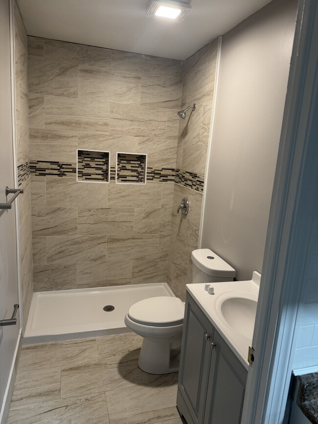 Building Photo - 995 Campbell Ave