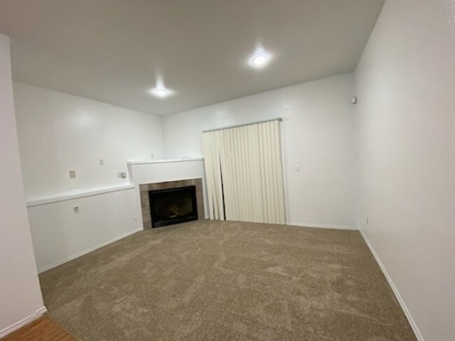 Building Photo - First Hill - 2 Story standalone Townhome 2...