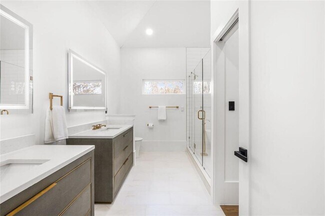 Building Photo - 507 Karen Ln