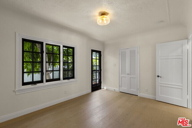 Building Photo - 8607 Clifton Way