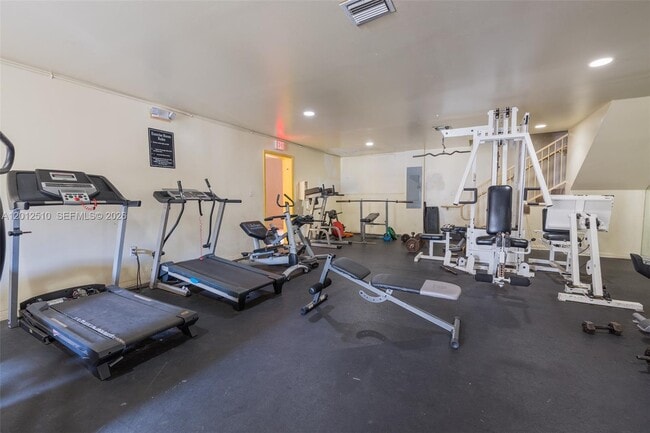 Building Photo - 8870 Fontainebleau Blvd