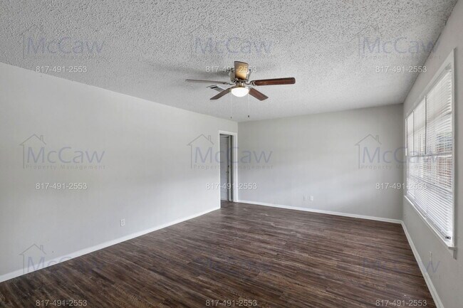 Building Photo - 816 Sandell Dr