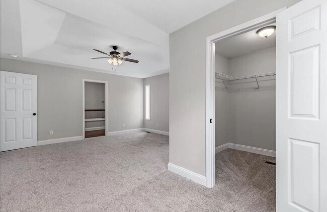 Building Photo - 5 Bedroom Home Located in Waynesville, MO!