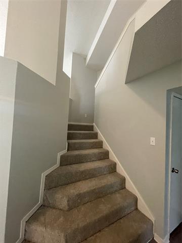 Building Photo - 923 Azalia Dr