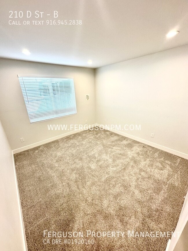 Building Photo - 210 D St