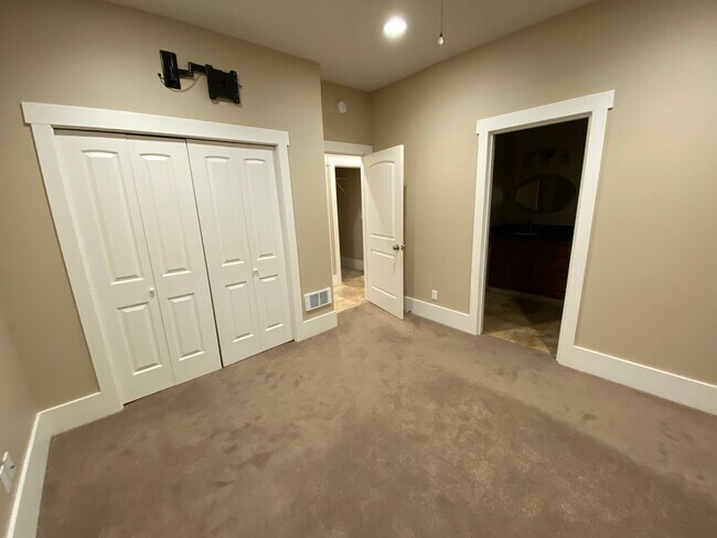 Building Photo - 2808 121st Ave SE