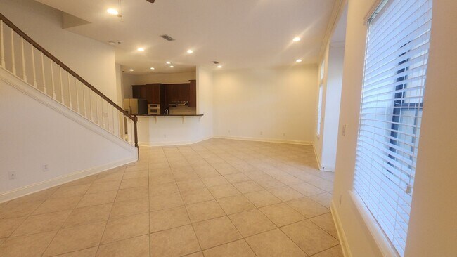 Building Photo - Huge 3 Bed 2.5 bath Home in Palencia- Main Bedroom downstairs plus Upstairs Efficiency
