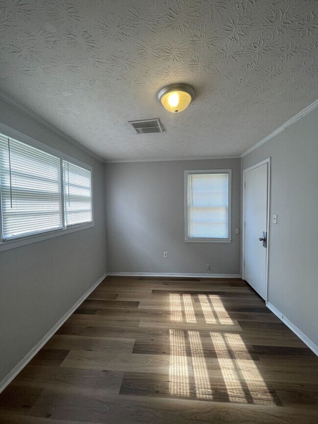 Building Photo - 3465 Dundale Rd